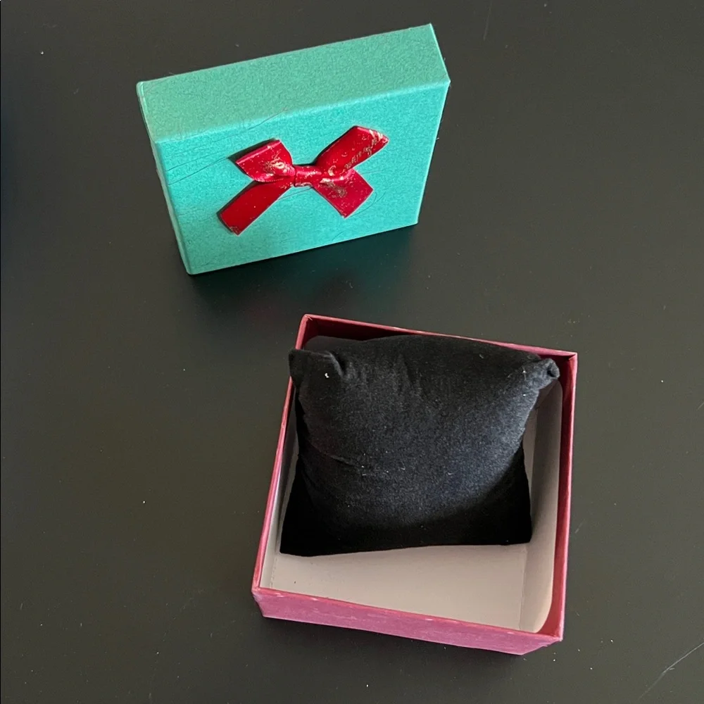Gift Box Set of 6 with pillows